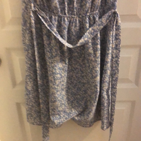 A summer dress. - Picture 4 of 4